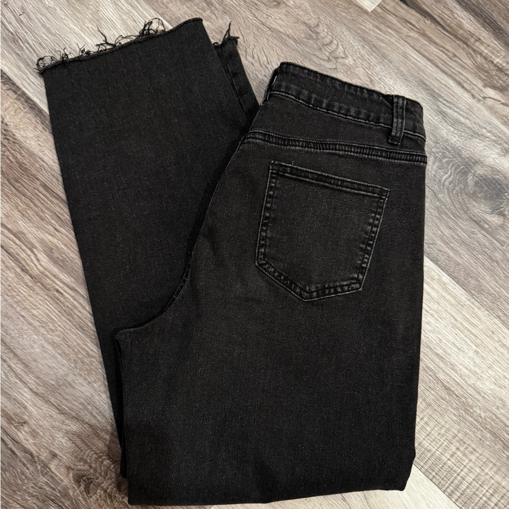 Black High-Waisted Jeans - Picture 6 of 6